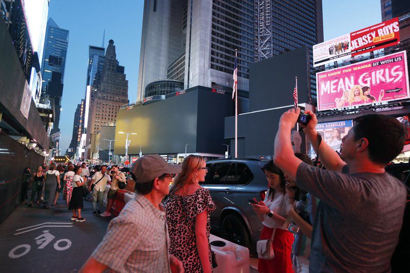 Power outage darkens Times Square, parts of NYC
